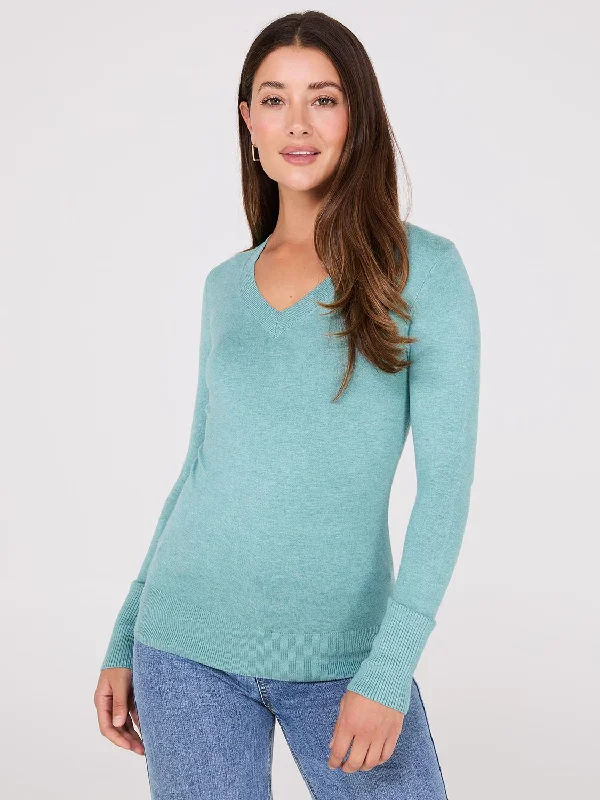 V-Neck Long Sleeve Sweater With Ribbed Details Elegant Classic Vintage
