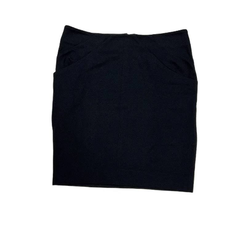 Skirt Designer By Diane Von Furstenberg  Size: 6 button skirt front