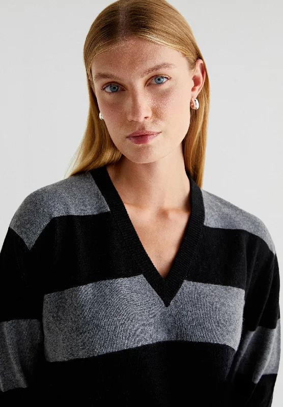 STRIPED SWEATER WITH POCKETS AND V-NECK Striped Floral Plaid